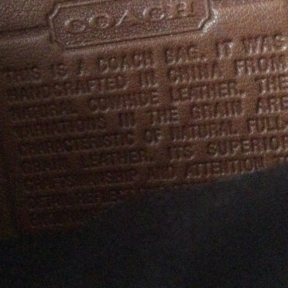 Vintage tan crossover leather purse. Has a Mark on back long adjustable strap. - Picture 4 of 4